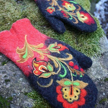 Load image into Gallery viewer, Christmas Flower Embroidery Mittens
